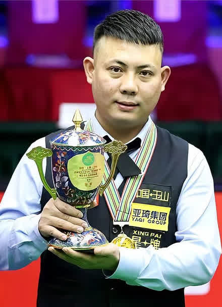 他不仅仅依 他不仅仅依